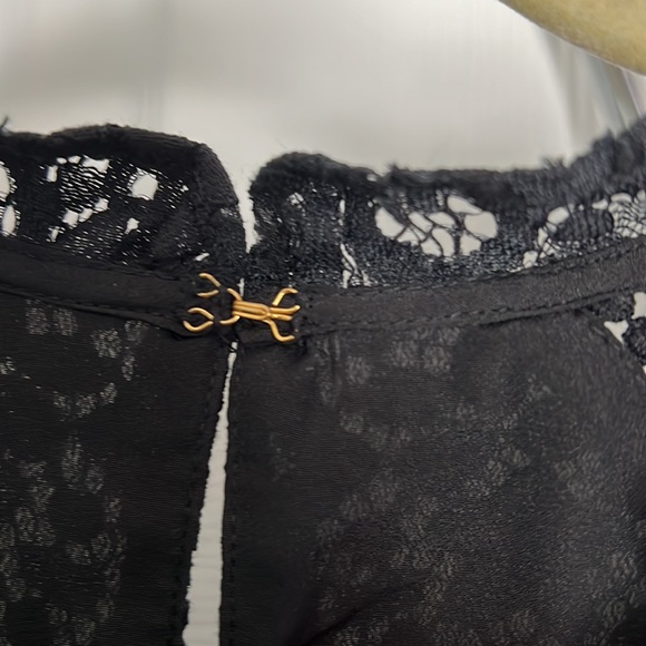 Lilly Pulitzer Lace Averi Top - Two Tone Carnival Lace - size Large - Picture 7 of 7